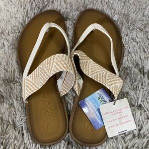 Skechers luxe foam sandals
